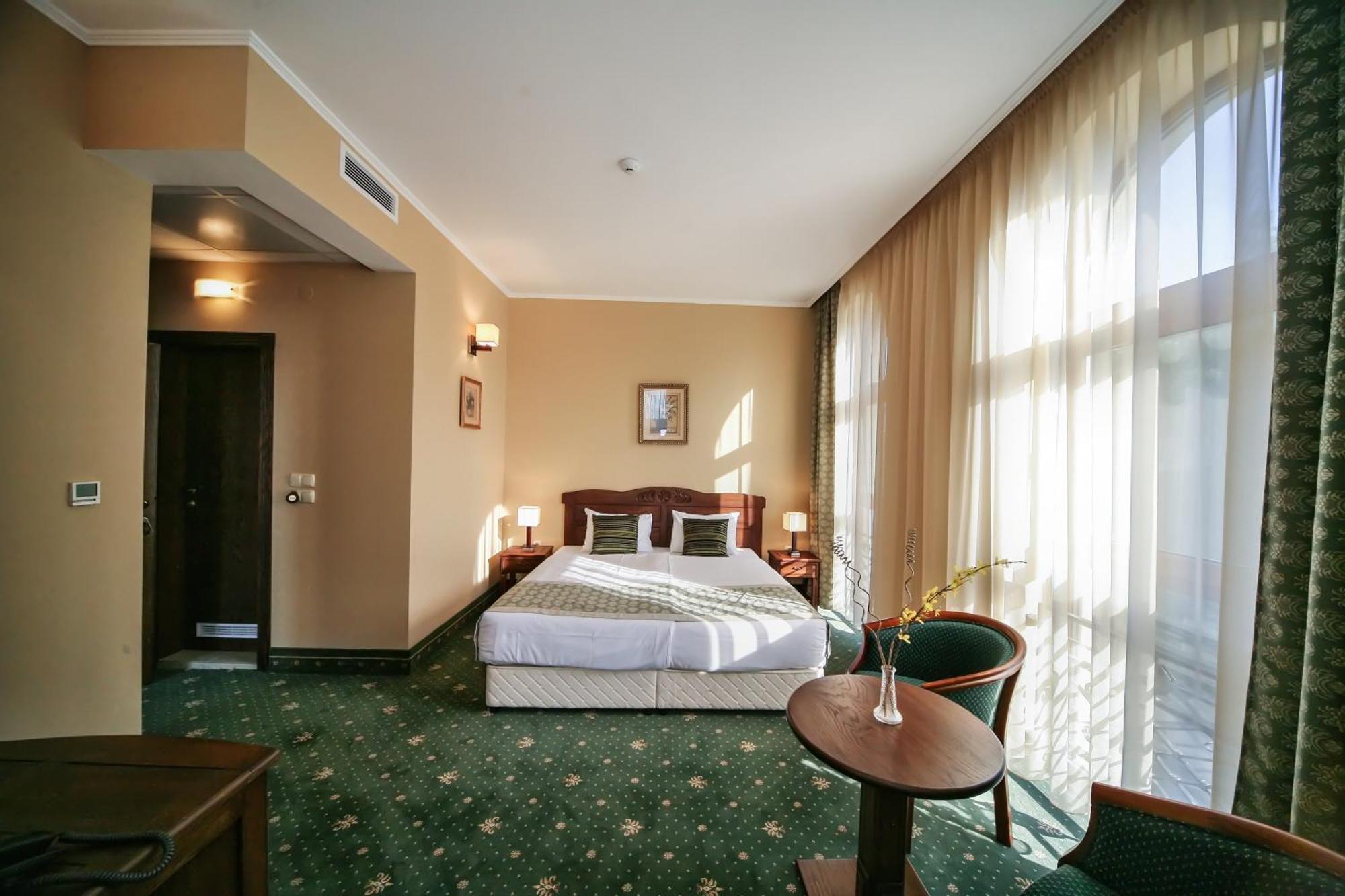 Retro Hotel Хасково Экстерьер фото