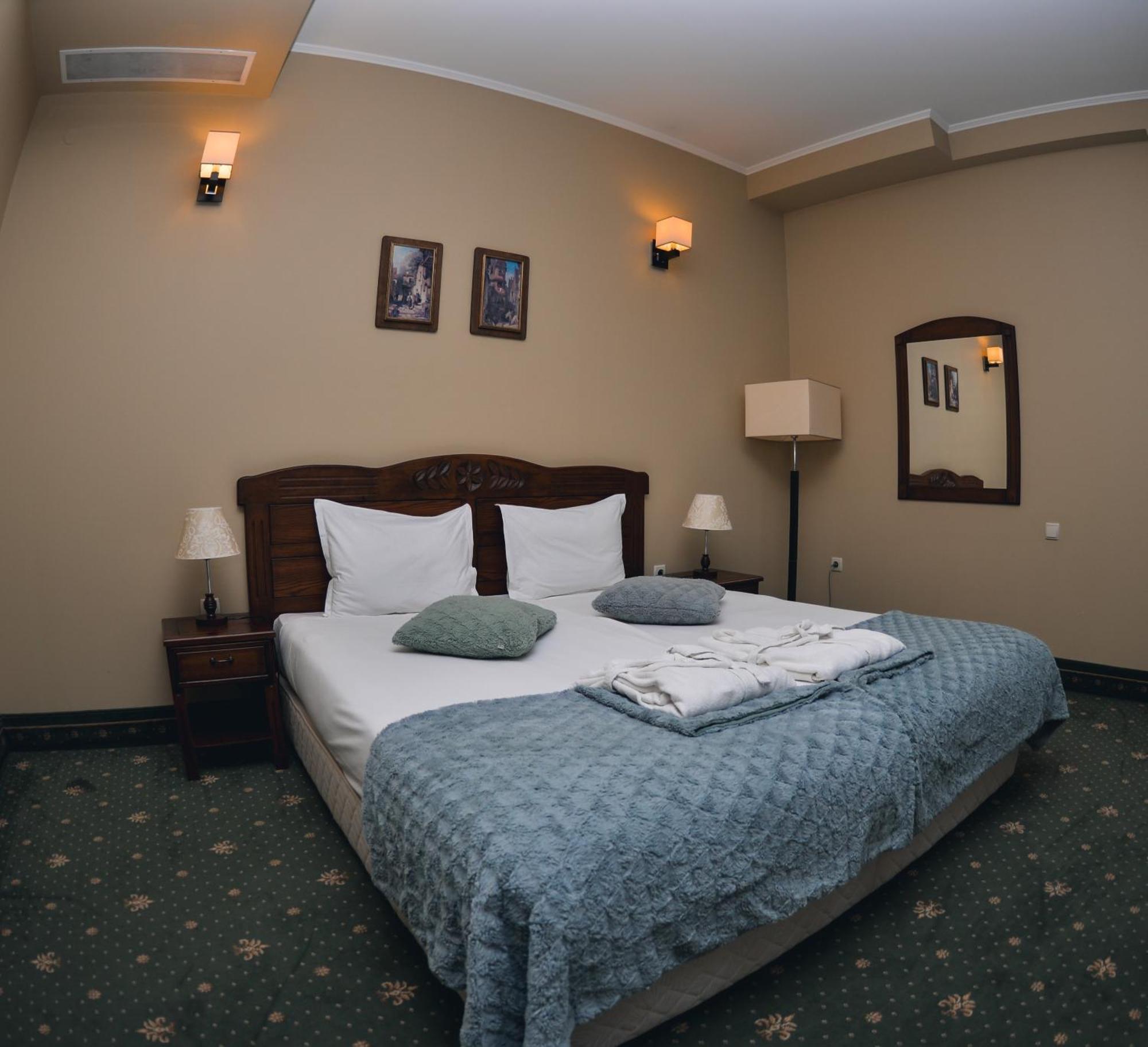 Retro Hotel Хасково Экстерьер фото